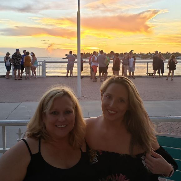 Meet your Posher, Lisa - Picture 1 of 1